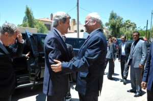 John-Kerry-Saed-Erekat-300x199