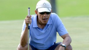 Obama plays golf
