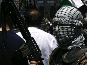 Palestinian_militant_with_rifle-450x338