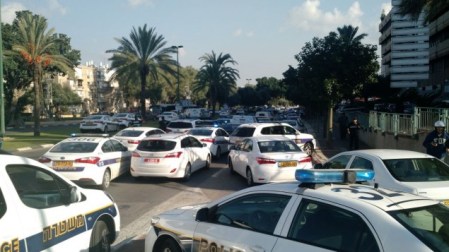 The scene of a stabbing attack in Tel Aviv on November 19, 2015. (Judah Ari Gross/ Times of Israel)