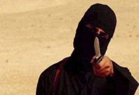 Execution of Steven Sotloff (1983  2014) by Jihadi John of ISIS. In August 2013, Sotloff was kidnapped in Aleppo, Syria, and held captive by militants from the Islamic State of Iraq and the Levant. Jihadi John (Mohammed Emwazi, born August 1988) a British man who is thought to be the person seen in several videos produced by the Islamic extremist group ISIL showing the beheadings of a number of captives in 2014 and 2015. (Photo by Universal History Archive/UIG via Getty Images)