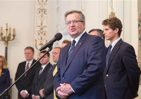 Polish President Bronislaw Komorowski met with outgoing United States Ambassador to Poland Stephen D. Mull. Ambassador have received state distinctions from President in Belweder Palace in Warsaw. | Warsaw, Poland, 07 July 2015 (Photo by Mateusz Wlodarczyk/NurPhoto) *** Please Use Credit from Credit Field ***