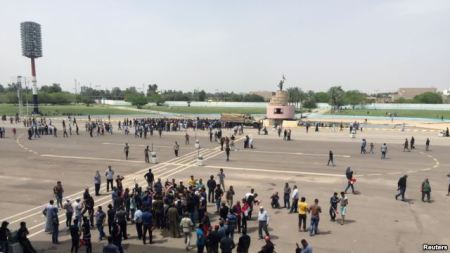 Baghdad parliament flees