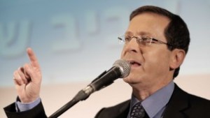 Opposition leader Isaac Herzog on April 12, 2016 (Tomer Neuberg/Flash90)