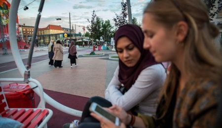 denmark-migrant-and-native