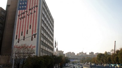 A general view shows a building bearing anti-US graffiti in the Iranian capital Tehran on November 9, 2016. (AFP/ATTA KENARE)