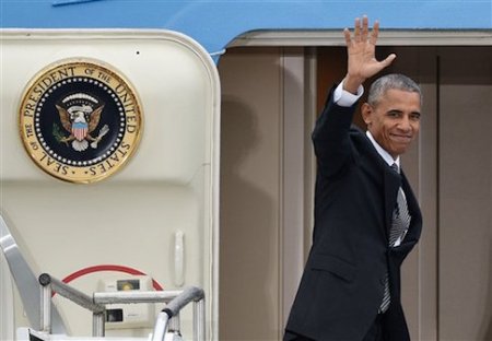 US president Barack Obama waves as he departs from Tegel airport in Berlin Friday Nov. 18, 2016. Obama met the leaders of key European countries to discuss an array of security and economic challenges facing the trans-Atlantic partners as the U.S. prepares for President-elect Donald Trump to take office in January. (Rainer Jensen/dpa via AP)