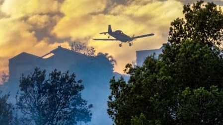 Fire fighters work to put out a forest fire near Zichron Yaakov on November 22, 2016. (Meir Vaaknin /Flash90) 