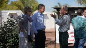 Head of the World Health Organization's delegation, Dr. Ian Norton, center and Dr. Dorit Nitzan, the WHO's representative in Israel, left, speak with the head of the IDF Medical Corps, Brig. Gen. Dr. Dudu Dagan in the unit's base in Ramat Gan, outside of Tel Aviv, on November 9, 2016. (IDF Spokesperson's Unit)