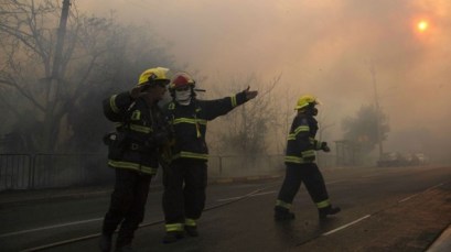 Firefighters battle wildfires in Haifa, Thursday, Nov. 24, 2016. (AP Photo/Ariel Schalit)