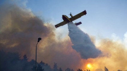A firefighting plane from Greece fights a wildfire over Haifa, Israel, Thursday, Nov. 24, 2016. (AP Photo/Ariel Schalit)