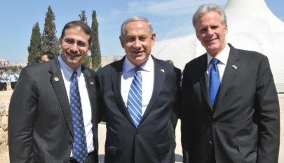 Michael Oren with Prime Minister Benjamin Netanyahu and US Ambassador Dan Shapiro in Jerusalem during President Barack Obama's visit to Israel in March 2013 (Facebook)