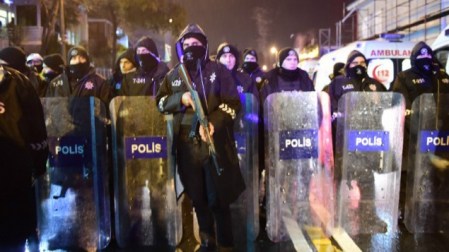 Turkish anti-riot police stand guard at the site of an armed attack on a nightclub on January 1, 2017 in Istanbul. (Yasin Akgul/AFP)