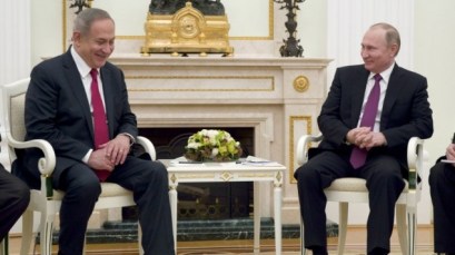Prime Minister Benjamin Netanyahu speaks with Russian President Vladimir Putin (L) during their meeting in Moscow on March 9, 2017. (AFP Photo/Pool/Pavel Golovkin)