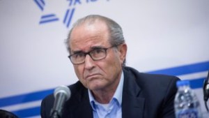 Former head of the Mossad, Shabtai Shavit, attends a press conference organized by 'Commanders for Israel's Security' in Tel Aviv on January 15, 2017. (Miriam Alster/Flash90)