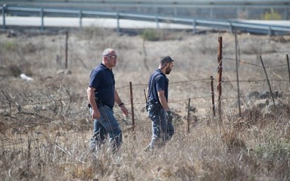 Israeli police officers patrol near the border with Syria in the Golan Heights after four projectiles hit the area early on October 21, 2017. (Basel Awidat/Flash90)