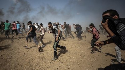 Palestinians protest on the Gaza border fence, Friday  (Photo: EPA)