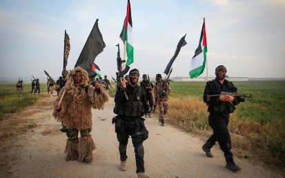 Palestinian Islamic Jihad terrorists march during a military drill near the border with Israel, east of the town of Khan Younis in the southern Gaza Strip, on March 27, 2018. (Abed Rahim Khatib/ Flash90)