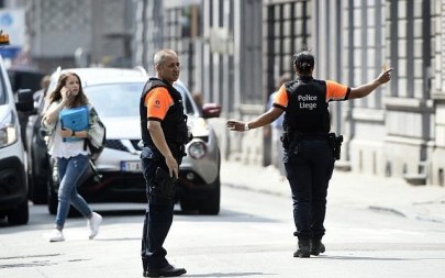 Police officers redirect traffic in the eastern Belgian city of Liege on May 29, 2018, near the site where a man shot and killed three people before being shot dead by police. (AFP PHOTO / JOHN THYS)