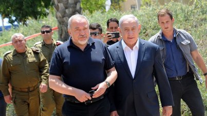Netanyahu and Lieberman in Gaza region (Photo: Haim Horenstein)