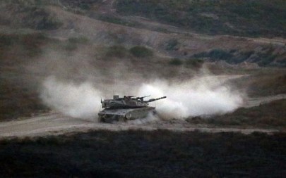 An Israeli army tank patrols along the border between Israel and the Gaza Strip on May 29, 2018. (Jack GUEZ/AFP)