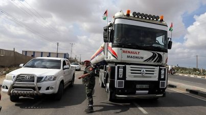Qatari fuel brought to Gaza (Photo: Reuters)