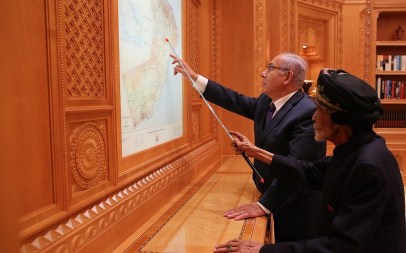 Prime Minister Benjamin Netanyahu with Sultan Qaboos bin Said in Oman on October 26, 2018 (Courtesy)