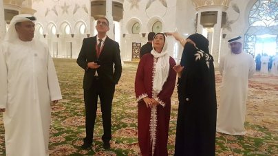 Regev visits the Sheikh Zayed Mosque (Photo: Chen Kedem Maktubi)