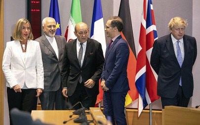 From left, European Union foreign policy chief Federica Mogherini, Iranian Foreign Minister Javad Zarif, French Foreign Minister Jean-Yves Le Drian, German Foreign Minister Heiko Maas and British Foreign Secretary Boris Johnson pose for a photo during a meeting of the foreign ministers at the Europa building in Brussels, on May 15, 2018. (AP Photo/Olivier Matthys, Pool)