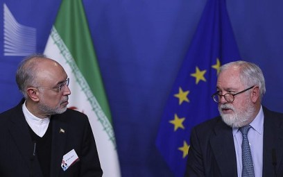 Iran's vice president and head of the Atomic Energy Organization Ali Akbar Salehi (left) and European Union Climate Action and Energy Commissioner Arias Canete during a joint news conference at the European Commission headquarters in Brussels, November 26, 2018. (Francisco Seco/AP)