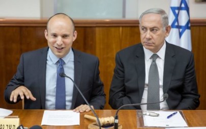 Prime Minister Benjamin Netanyahu, right, seen with Education Minister Naftali Bennett at the weekly cabinet meeting in Jerusalem on August 30, 2016. (Emil Salman/Pool)