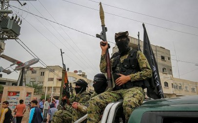 Members of the Hamas terror group's military wing attend the funeral of six of its fighters at a cemetery in the  Deir al-Balah refugee camp in the central Gaza Strip on May 6, 2018. (Rahim Khatib/Flash90)