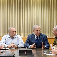 Prime Minister Netanyahu and  Defense Minister Liberman are speaking to IDF Chief of Staff Gadi Eizenkot at the IDF headquarter in Tel Aviv, November 12, 2018 (Amos Ben Gershom)