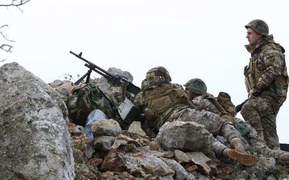 Lebanese soldiers monitor the border with Israel near the southern Lebanese village of Meiss el-Jabal on December 16, 2018. (Mahmoud ZAYYAT/AFP)
