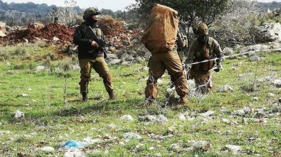 IDF soldiers demarcating border