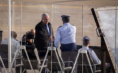 Prime Minister Benjamin Netanyahu attends a graduation ceremony for pilots who completed the Israel Air Force flight course, at the Hatzerim Air Base in the Negev desert, December 26, 2018. (Aharon Krohn/Flash90)