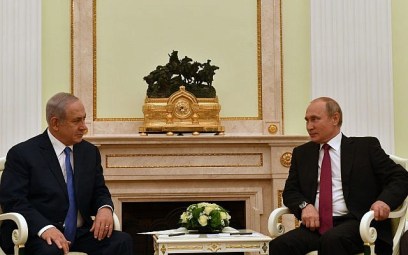 Prime Minister Benjamin Netanyahu, left, meets with Russian President Vladimir Putin in Moscow, July 11, 2018. (Israel Foreign Ministry)
