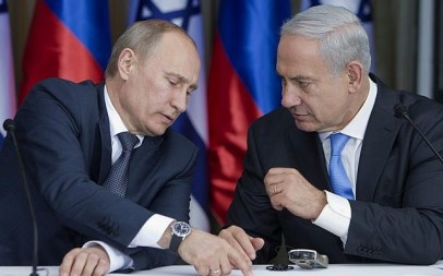 Russian President Vladimir Putin (left) with Prime Minister Benjamin Netanyahu as they prepare to deliver joint statements after a meeting and a lunch in the Israeli leader's Jerusalem residence, June 25, 2012. (AP/Jim Hollander, Pool)