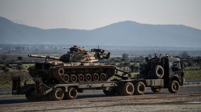 Turkish tanks deploying on Syria-Turkey border (Photo: AFP)