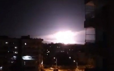 An explosion, reportedly  during Israeli airstrikes near Damascus, on January 21, 2019. (screen capture: YouTube)