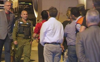 Brazilian officials greet the head of an IDF search and rescue team that arrived in Brazil on Sunday January 27 (Screencapture/Globo TV)