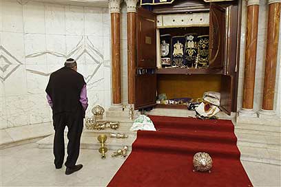 An attack on a synagogue in Caracas, 2009 (Photo: AP)