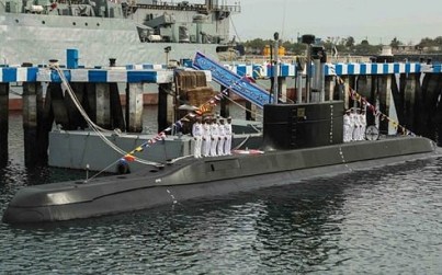 Iran debuts its new Fateh submarine in the Persian Gulf, February 2019 (Fars)
