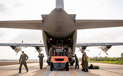 IDF and American troops unload a US Air Force cargo plane at an Israeli military base during the Juniper Falcon joint military exercise, February 2019. (US Army photo)