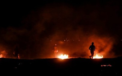 Palestinian protesters burn tires during a night protest near the border with Israel, east of Rafah in the southern Gaza Strip, on March 19, 2019. (Abed Rahim Khatib/ Flash90)