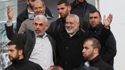 Hamas leaders Yahya Sinwar and Ismail Haniyeh attend last weekend's March of Return protests on the Gaza border