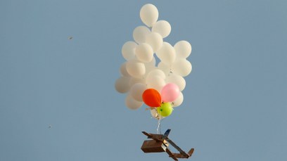 An airborne firebomb launched at the Israeli border during Saturday's March of Return protests on the Gaza border (Photo: AFP) (Photo: AFP)