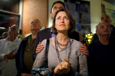 People react as they observe Beresheet's crash landing on the moon, outside the control room at Israel Aerospace Industries' site in Yehud, Thursday | Photo: Reuters Israeli spacecraft crash lands on moon’s surface