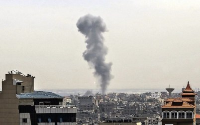 Smoke billows above buildings in Rafah in the southern Gaza Strip during an Israeli airstrike on the Palestinian coastal enclave, on May 5, 2019. (Said KHATIB / AFP)