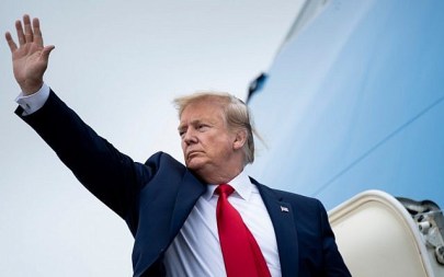US President Donald Trump boards Air Force One at Andrews Air Force Base, Maryland on May 8, 2019 (Brendan Smialowski / AFP)